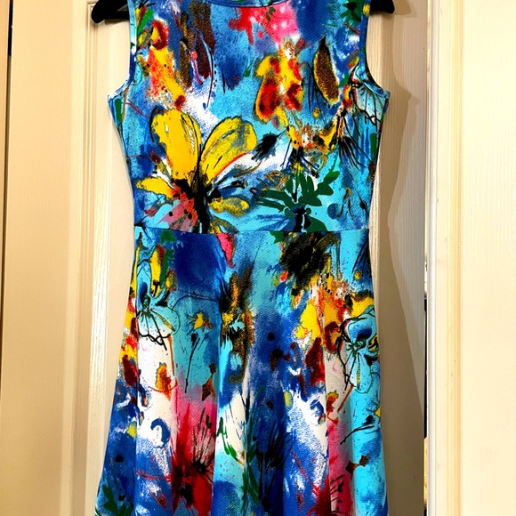 Cute short sleeve Dress - Picture 2 of 4